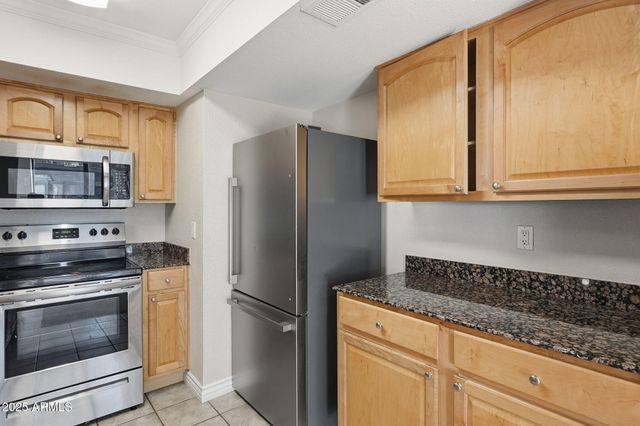 3329 W DANBURY Drive F109, Phoenix, AZ 85053