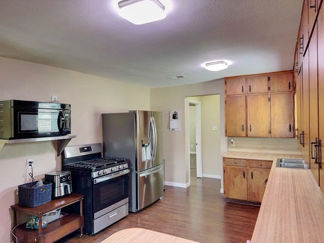 634 Oak Ridge Lane, Irving, TX 75061