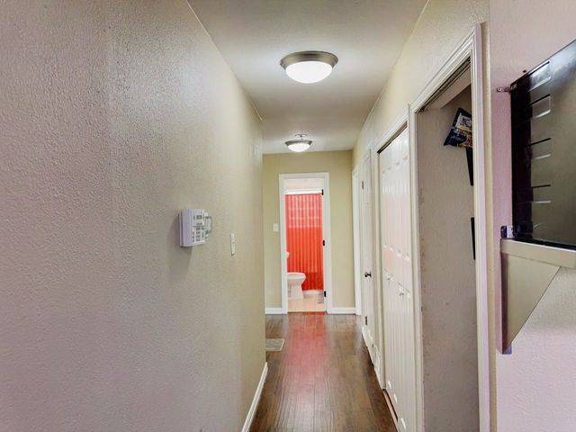 634 Oak Ridge Lane, Irving, TX 75061