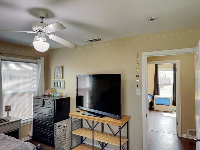 634 Oak Ridge Lane, Irving, TX 75061