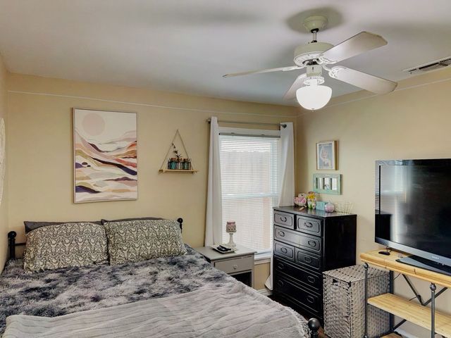 634 Oak Ridge Lane, Irving, TX 75061