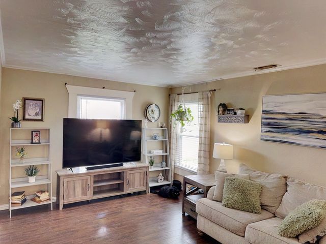 634 Oak Ridge Lane, Irving, TX 75061