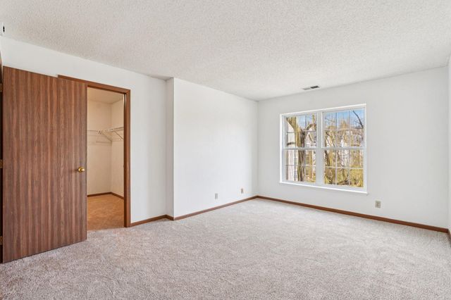 6145 Chasewood Parkway 202, Minnetonka, MN 55343