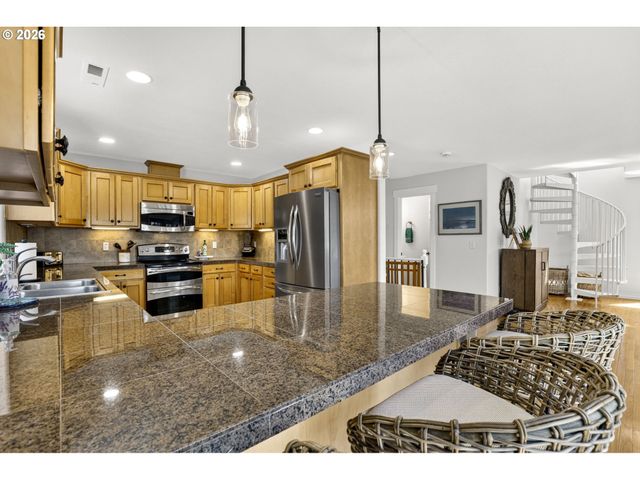 18525 Ne Marine Dr. E3, Portland, OR 97230