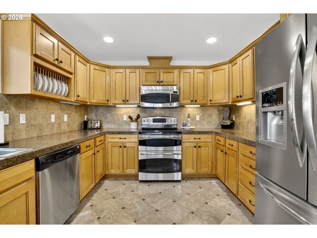18525 Ne Marine Dr. E3, Portland, OR 97230
