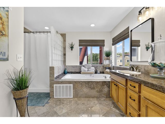 18525 Ne Marine Dr. E3, Portland, OR 97230