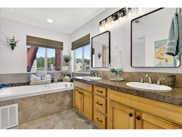 18525 Ne Marine Dr. E3, Portland, OR 97230