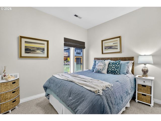 18525 Ne Marine Dr. E3, Portland, OR 97230