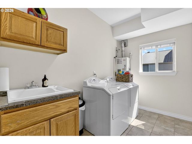 18525 Ne Marine Dr. E3, Portland, OR 97230