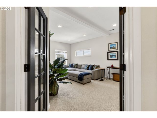 18525 Ne Marine Dr. E3, Portland, OR 97230