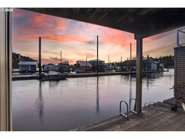 18525 Ne Marine Dr. E3, Portland, OR 97230