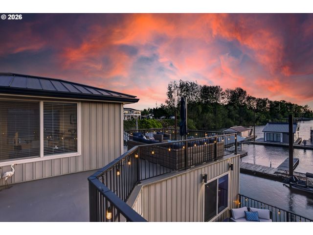 18525 Ne Marine Dr. E3, Portland, OR 97230