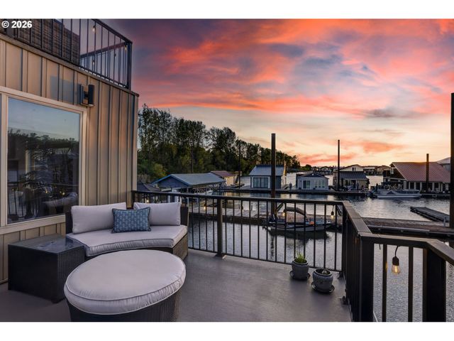 18525 Ne Marine Dr. E3, Portland, OR 97230