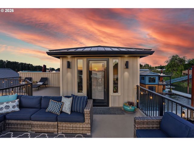 18525 Ne Marine Dr. E3, Portland, OR 97230