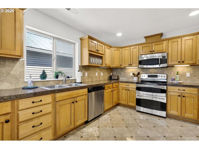 18525 Ne Marine Dr. E3, Portland, OR 97230