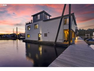 18525 Ne Marine Dr. E3, Portland, OR 97230