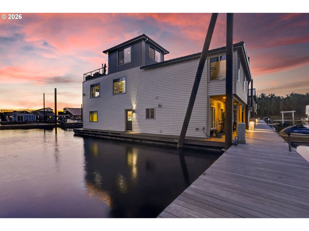 18525 Ne Marine Dr. E3, Portland, OR 97230