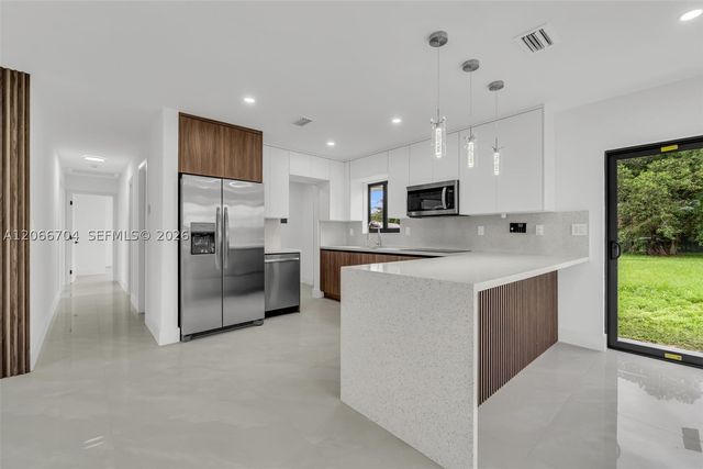 2600 NW 205th St, Miami Gardens, FL 33056