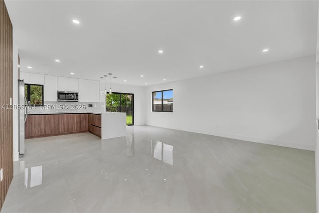 2600 NW 205th St, Miami Gardens, FL 33056