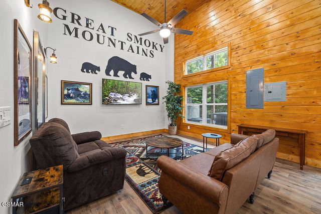 5042 Settlers View Lane, Sevierville, TN 37862