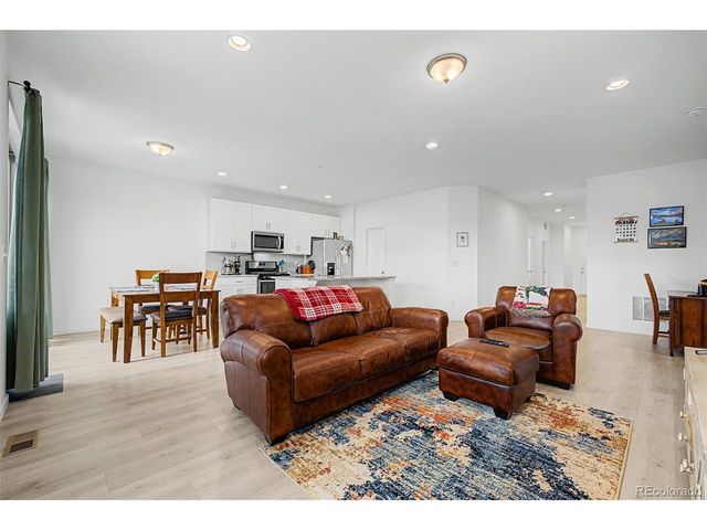 121 S Vandriver Way, Aurora, CO 80018