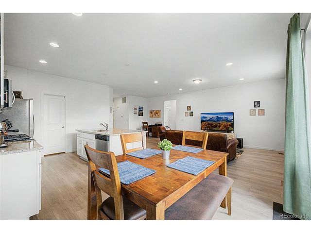 121 S Vandriver Way, Aurora, CO 80018