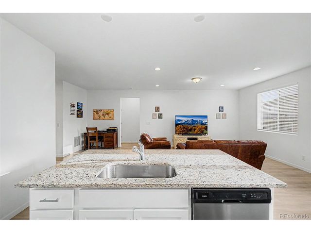 121 S Vandriver Way, Aurora, CO 80018