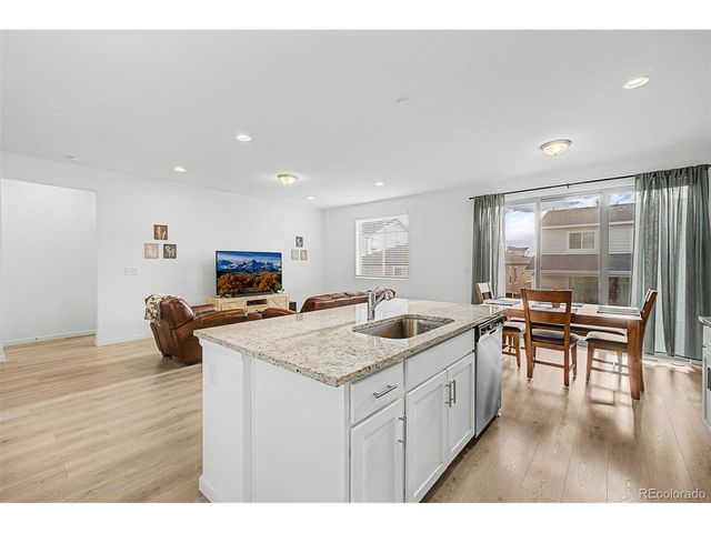 121 S Vandriver Way, Aurora, CO 80018