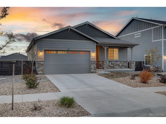 121 S Vandriver Way, Aurora, CO 80018