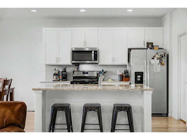 121 S Vandriver Way, Aurora, CO 80018