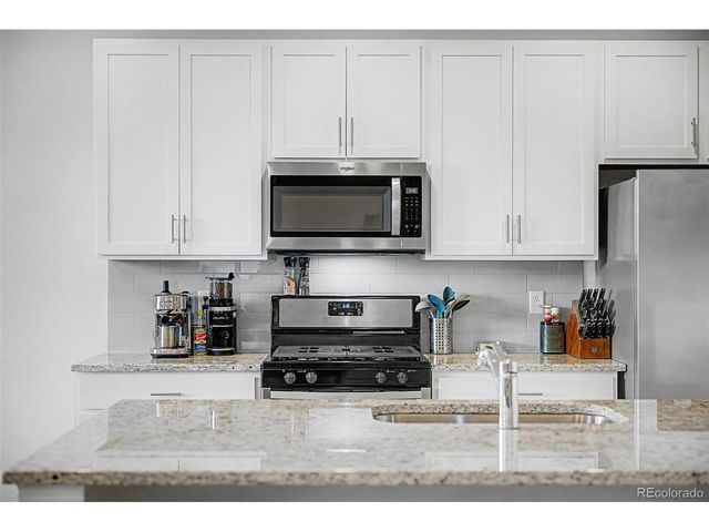 121 S Vandriver Way, Aurora, CO 80018