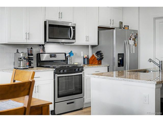 121 S Vandriver Way, Aurora, CO 80018