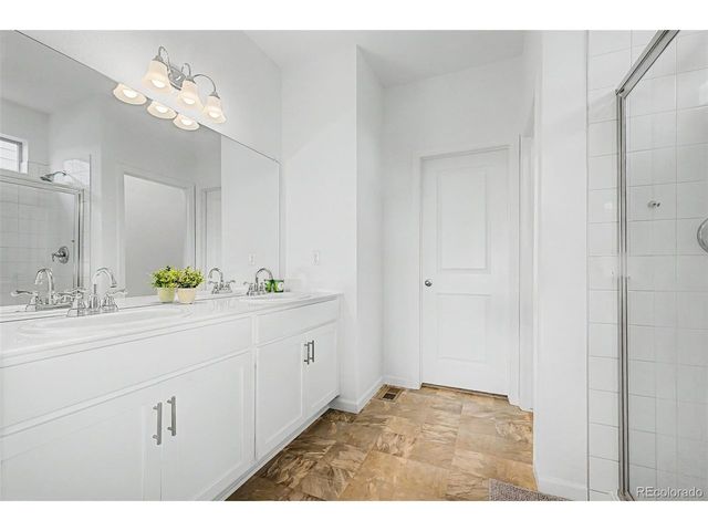 121 S Vandriver Way, Aurora, CO 80018