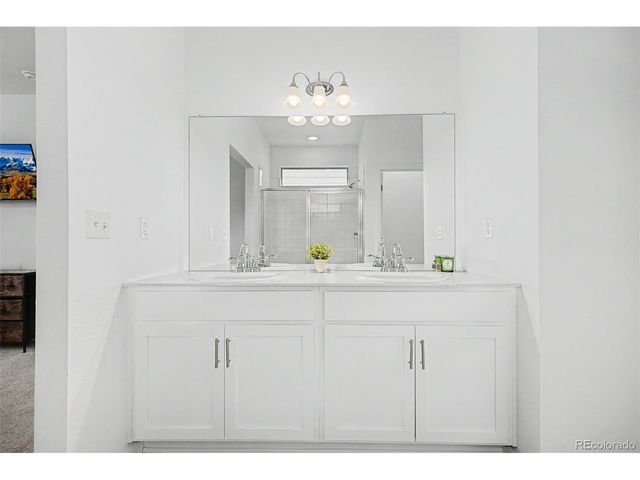 121 S Vandriver Way, Aurora, CO 80018