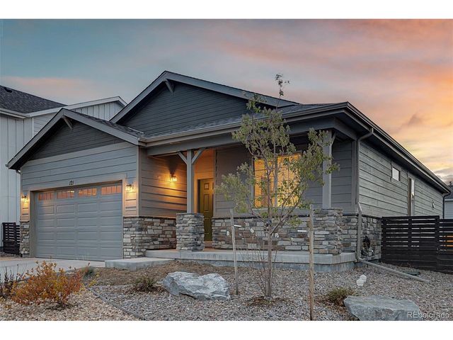 121 S Vandriver Way, Aurora, CO 80018