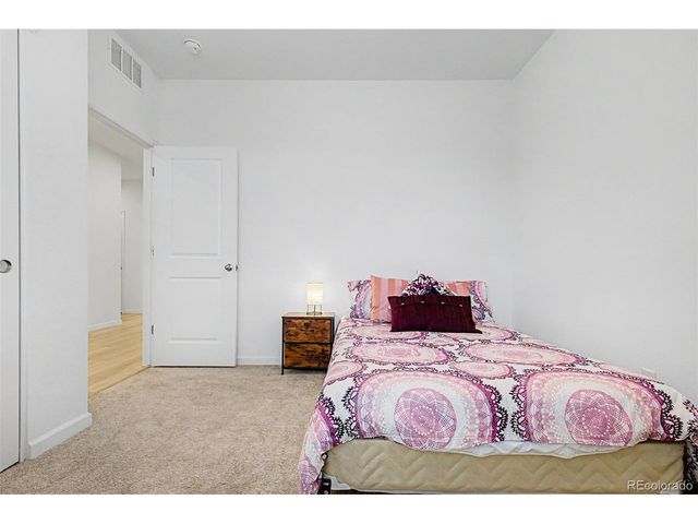 121 S Vandriver Way, Aurora, CO 80018