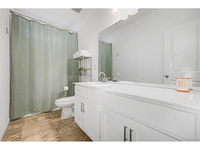 121 S Vandriver Way, Aurora, CO 80018