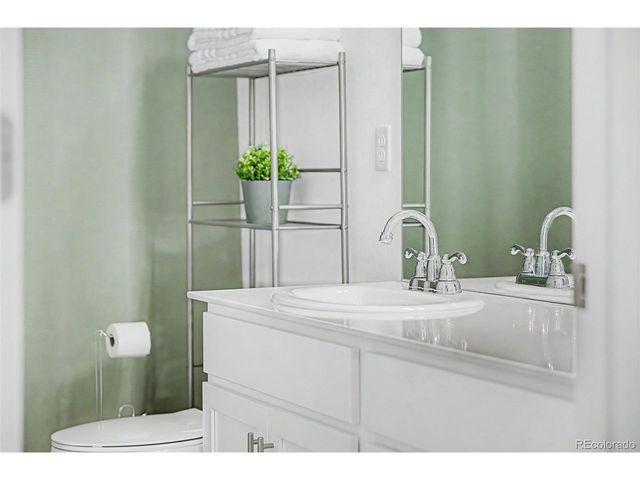 121 S Vandriver Way, Aurora, CO 80018