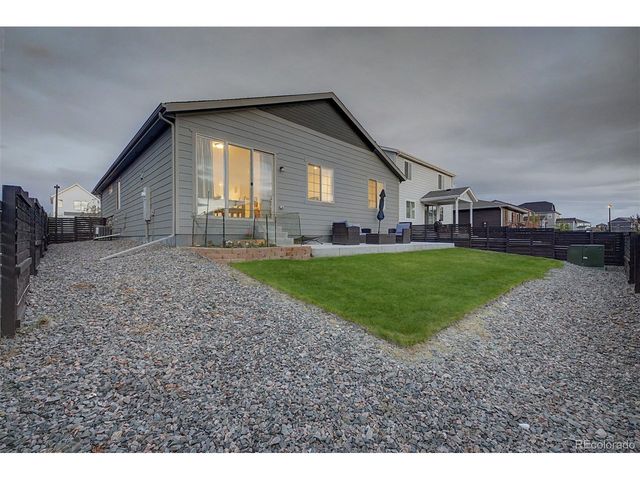 121 S Vandriver Way, Aurora, CO 80018