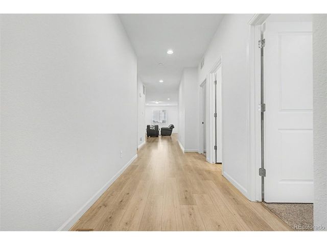 121 S Vandriver Way, Aurora, CO 80018