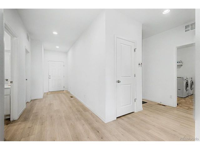 121 S Vandriver Way, Aurora, CO 80018