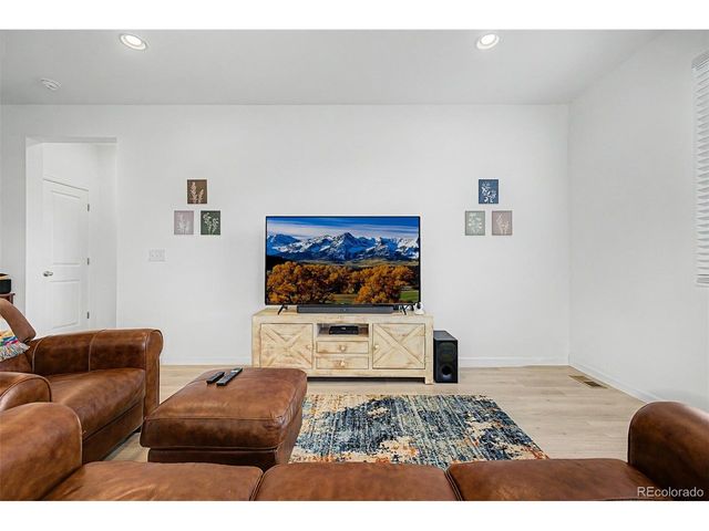 121 S Vandriver Way, Aurora, CO 80018