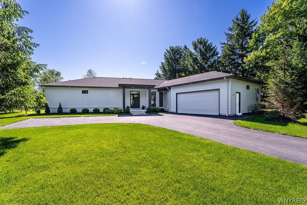 5085 Willowbrook W Drive, Clarence, NY 14031