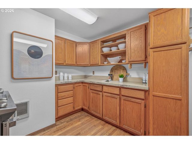 16062 Sw BRIDLE HILLS Dr, Beaverton, OR 97007