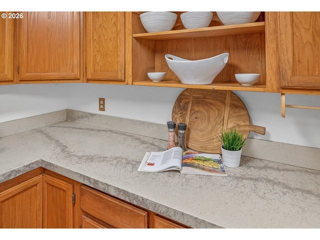 16062 Sw BRIDLE HILLS Dr, Beaverton, OR 97007