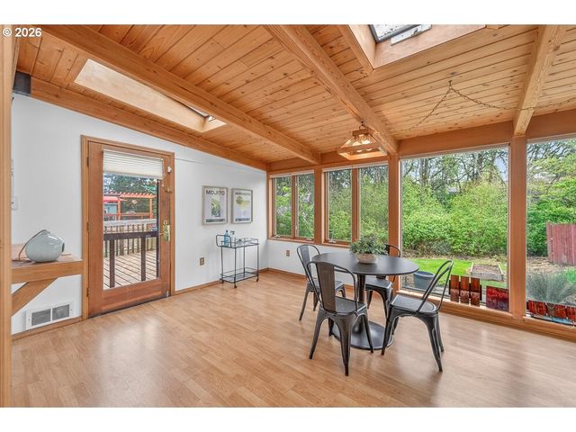 16062 Sw BRIDLE HILLS Dr, Beaverton, OR 97007