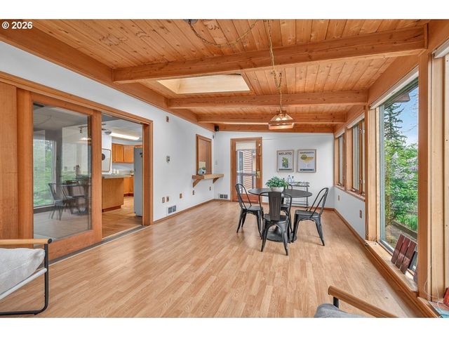 16062 Sw BRIDLE HILLS Dr, Beaverton, OR 97007