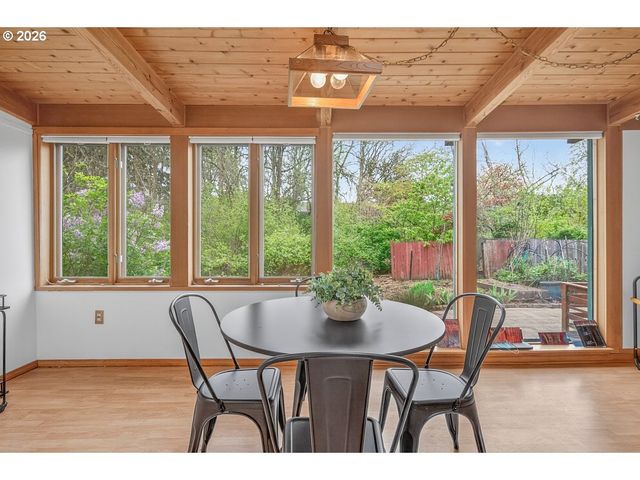 16062 Sw BRIDLE HILLS Dr, Beaverton, OR 97007