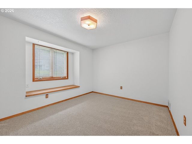 16062 Sw BRIDLE HILLS Dr, Beaverton, OR 97007