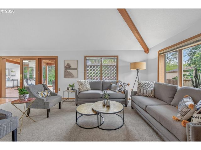 16062 Sw BRIDLE HILLS Dr, Beaverton, OR 97007